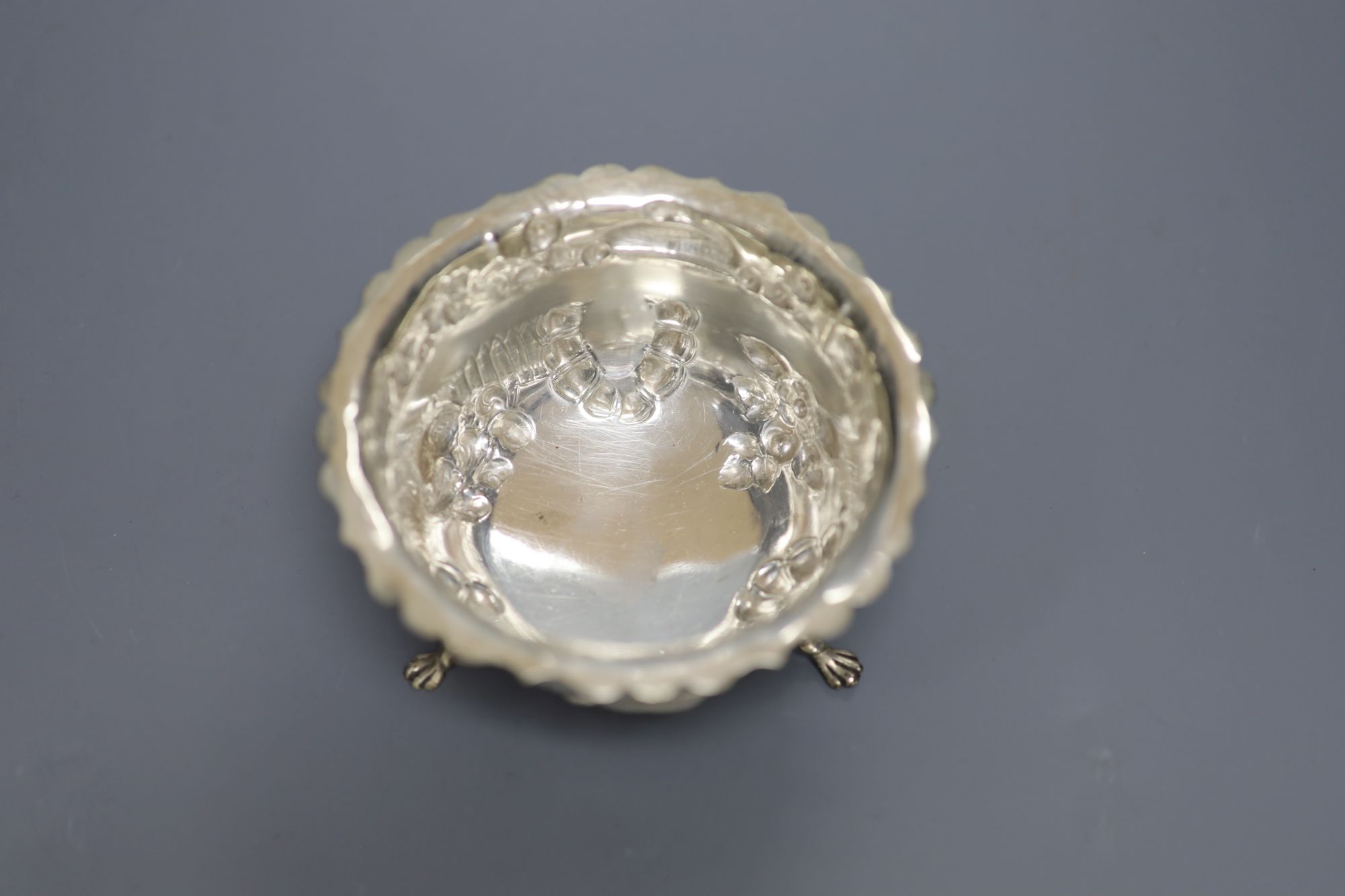 A late Victorian embossed silver sugar bowl, Nathan & Hayes, Chester, 1900m height 67mm, 5.5oz.